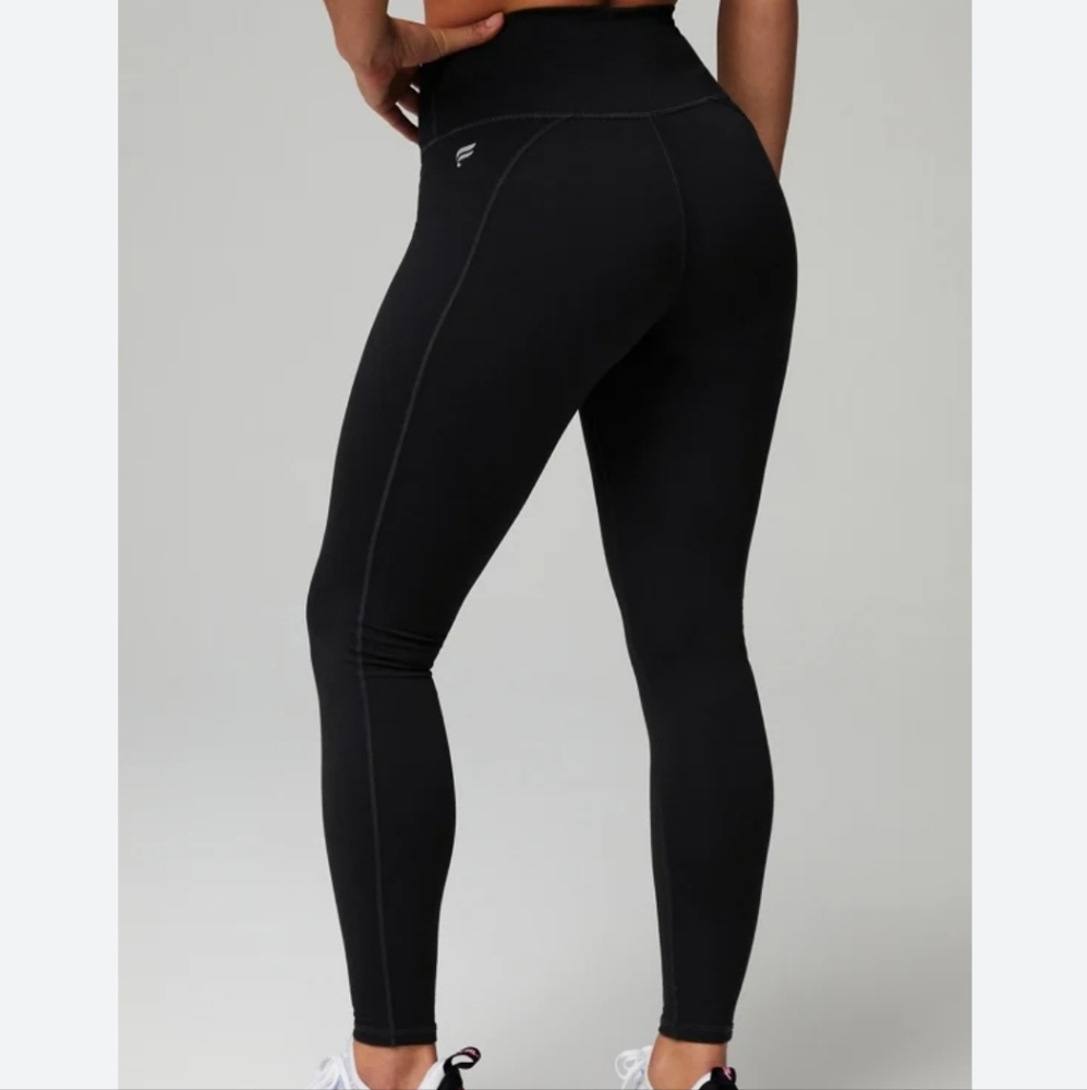 Fabletics - image 2